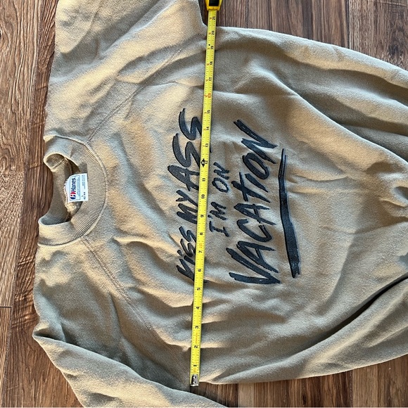 Kiss my a**, I’m on Vacation - Soft Vintage Crewneck 🏖️😅 - Picture 6 of 6